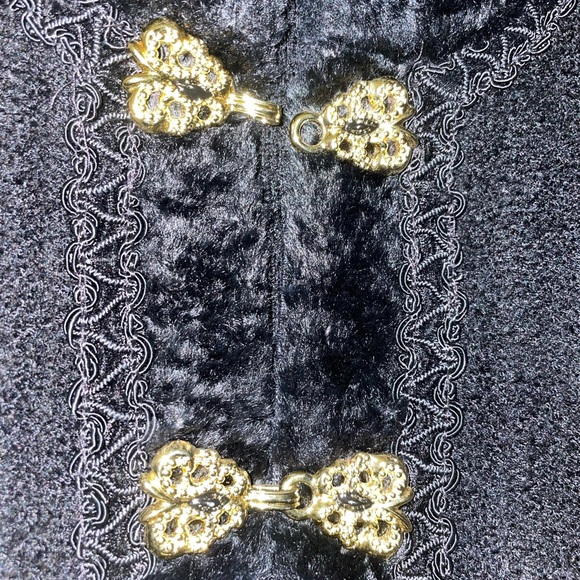 Saint John Collection by Marie Gray 2 piece Skirt Suit - Picture 11 of 16